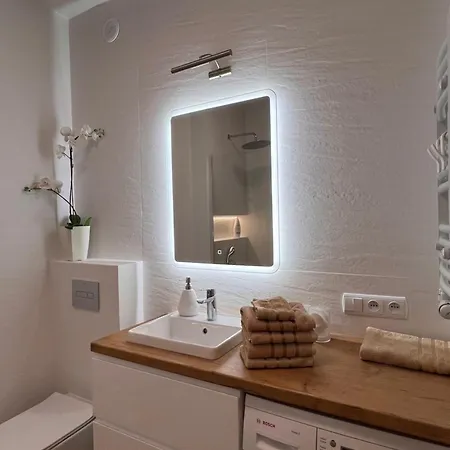 70 Metro Apartman Varsó