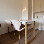 70 Metro Apartament