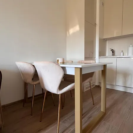 70 Metro Apartmán